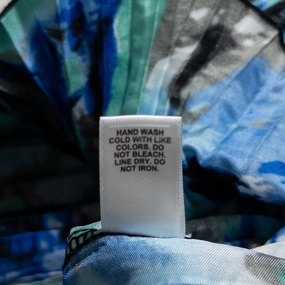 CATO Top Shirt Blouse Sz Medium Blue Green Satin Button Up Ruffles Crinkle Pleat - Picture 9 of 9